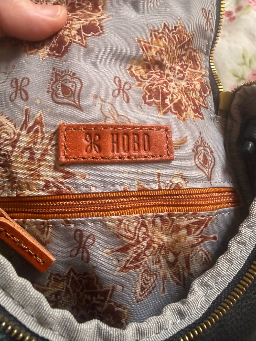 NWOT HOBO Fern Crossbody Leather Bag - Black with Gold Hardware - Picture 5 of 5